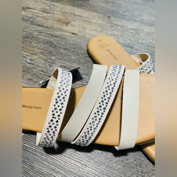 Time and Tru sandals - Picture 5 of 7